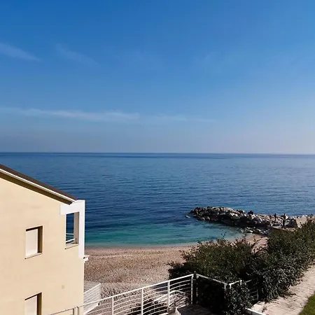 N276 - Numana, Bilocale Fronte Spiaggiola Con Piscina *